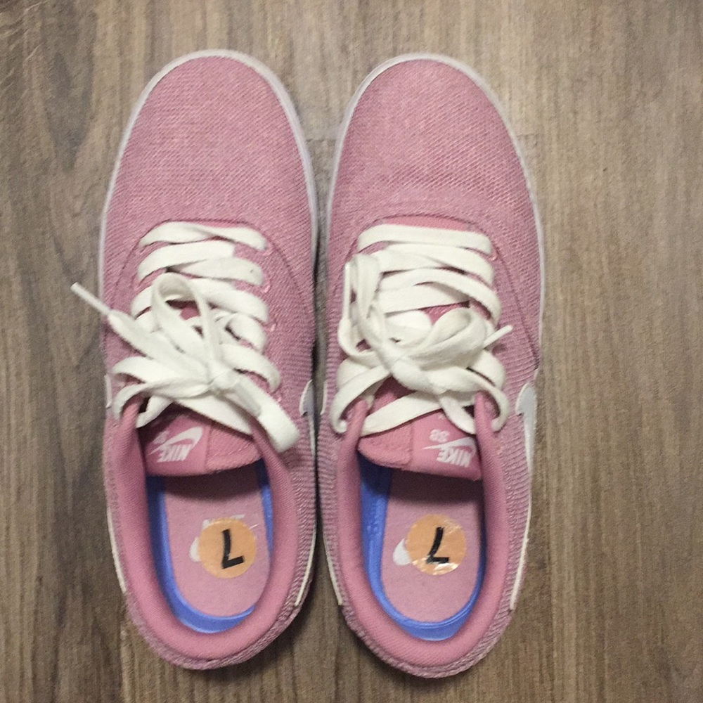 Nike Pink Women’s Sneakers EUC